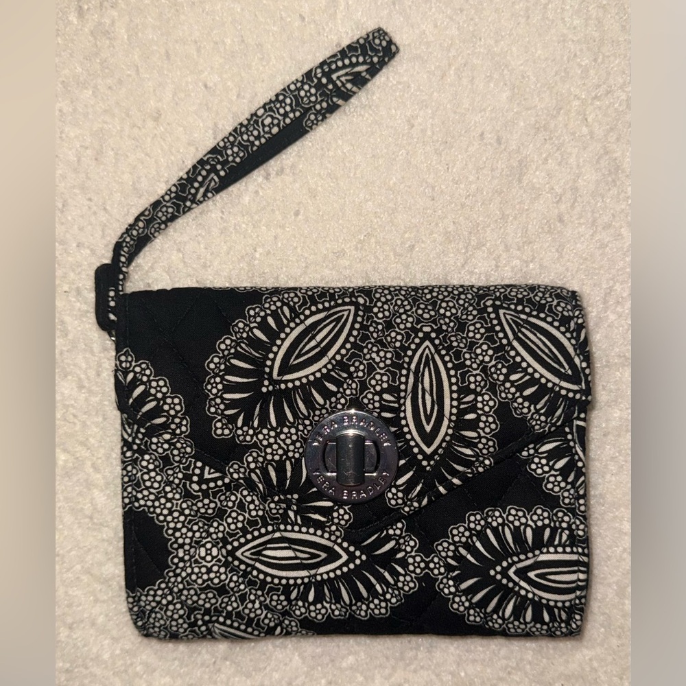 Vera Bradley Turnlock Smartphone Wristlet in Blanco Bouquet Print